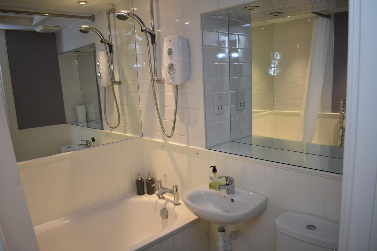 West Port - 2Br In The Heart Of The Old Town Just Off The Grassmarket EDI Exterior foto